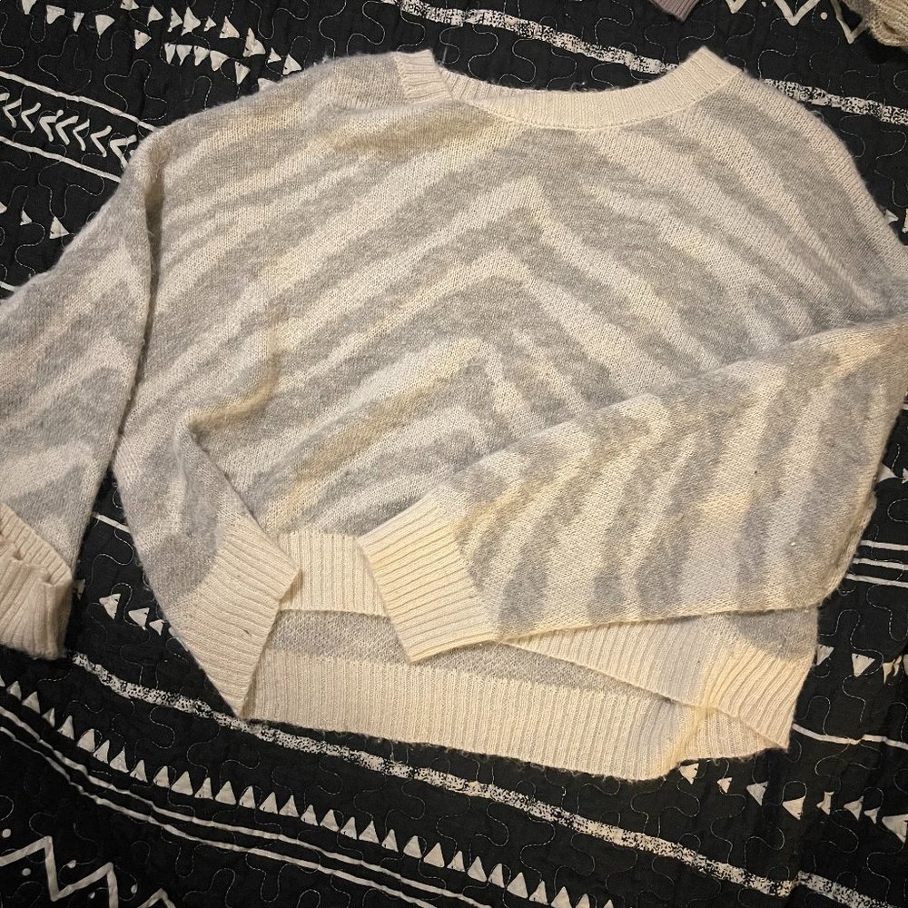 AE Grey Tiger Print cropped sweater